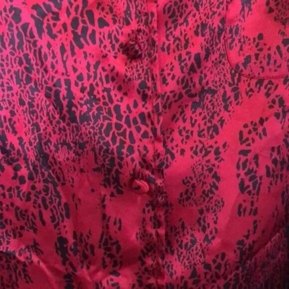 Deleicates satin-like animal‎ print long sleeve button up women size M - Picture 10 of 12